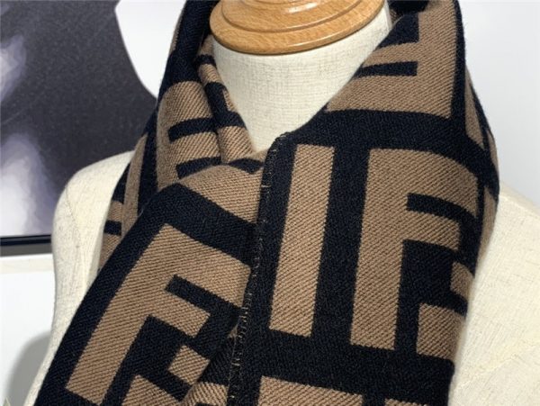 Fendi cashmere shawl - Image 3