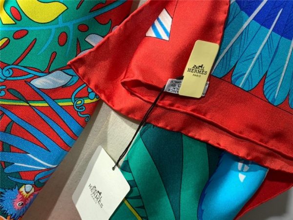 hermes ladies summer silk scarf red - Image 4
