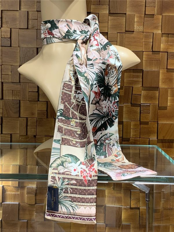 Voyage Extraordinaire silk scarf - Image 5
