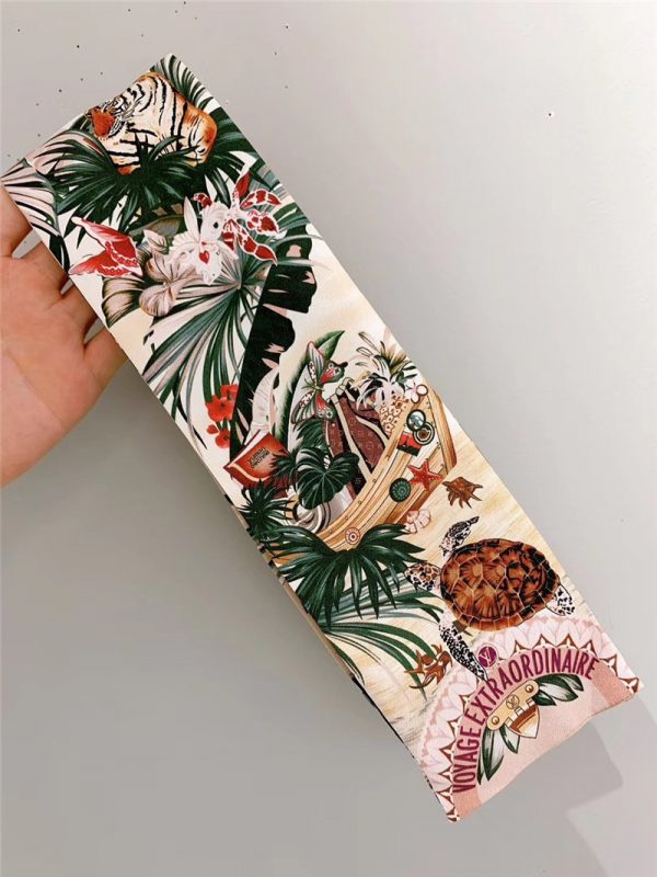 Voyage Extraordinaire silk scarf - Image 6