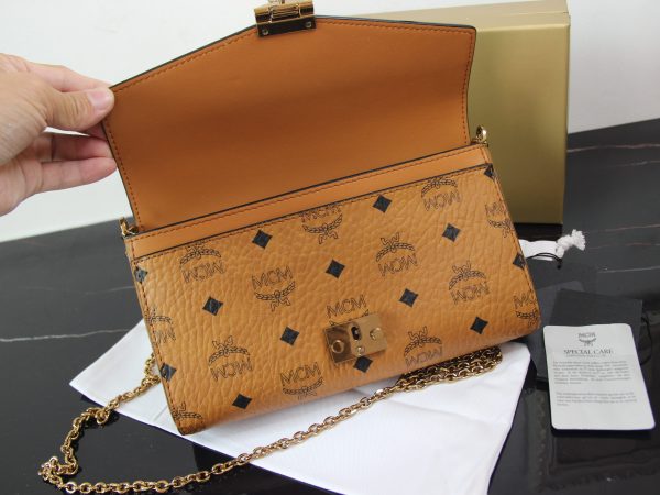 Mcm Medium Envelope Chain Flap Crossbody Bag - Image 8