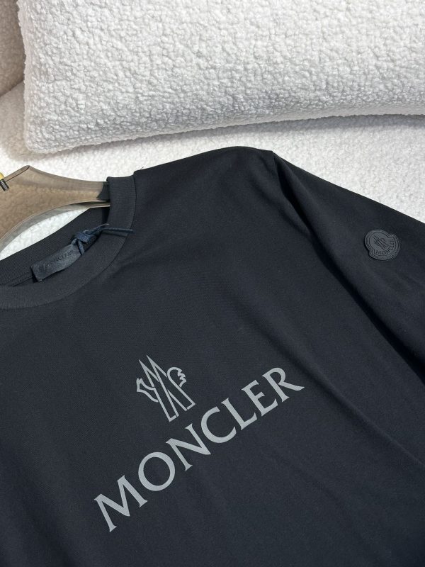 Moncler Mengkou Men and women with the same style couples spring and summer latest counters with the same style, trendy brand logo casual short-sleeved T-shirt - Image 3
