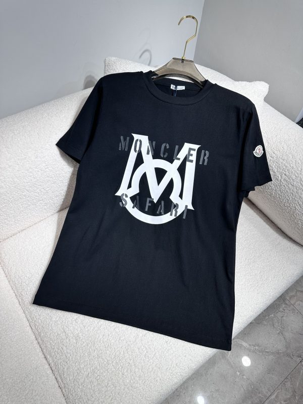 Moncler Mengkou Men and women with the same style couples spring and summer latest counters with the same style, trendy brand logo casual short-sleeved T-shirt