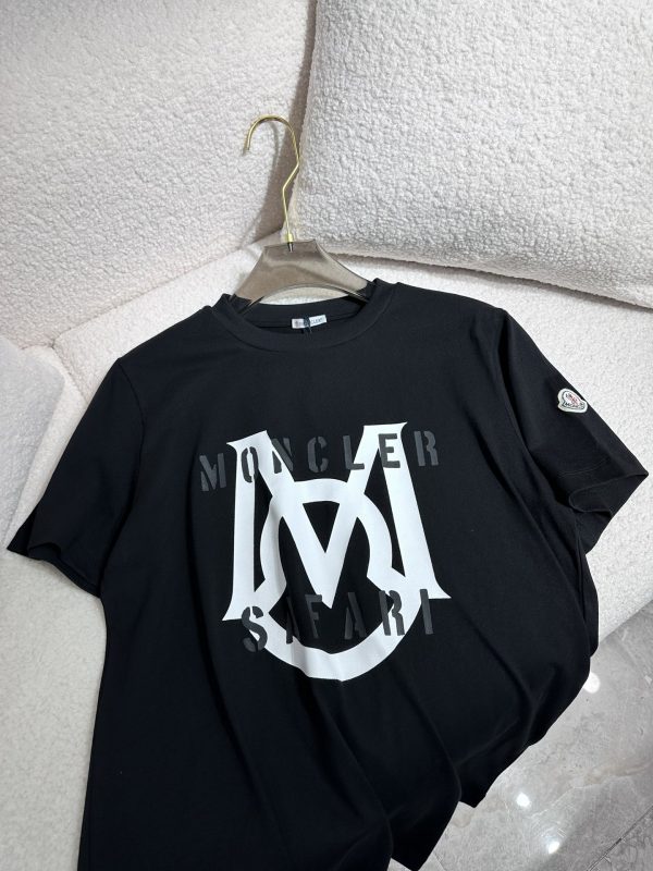 Moncler Mengkou Men and women with the same style couples spring and summer latest counters with the same style, trendy brand logo casual short-sleeved T-shirt - Image 3