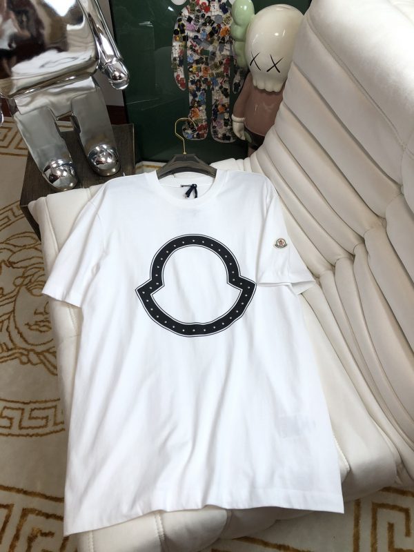 Moncler Mengkou Men and women with the same style couples spring and summer latest counters with the same style, trendy brand logo casual short-sleeved T-shirt