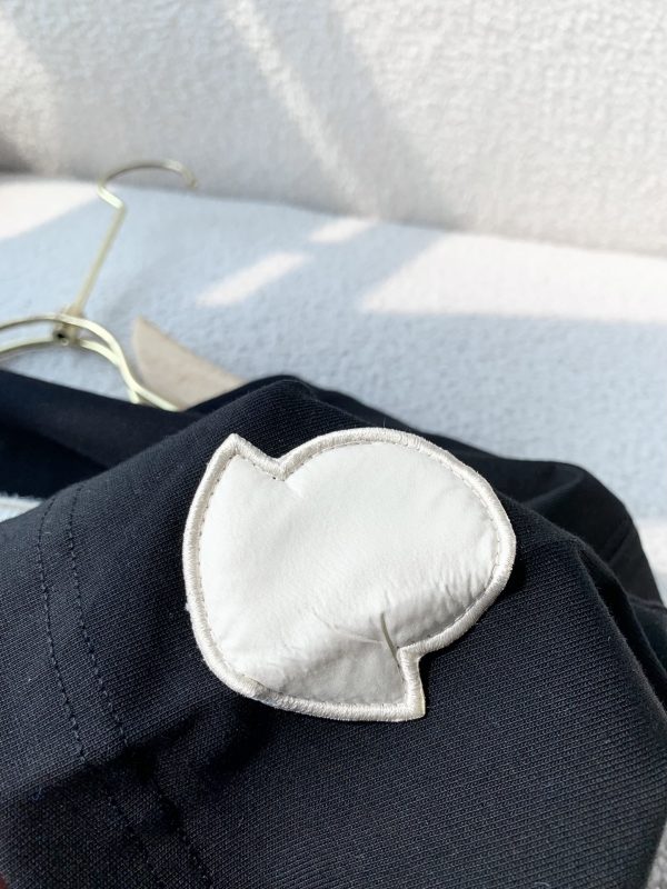 Moncler Mengjia 2023 spring and summer men's and women's same style ? lovers' latest trade order short-sleeved T-shirt, full product - Image 9