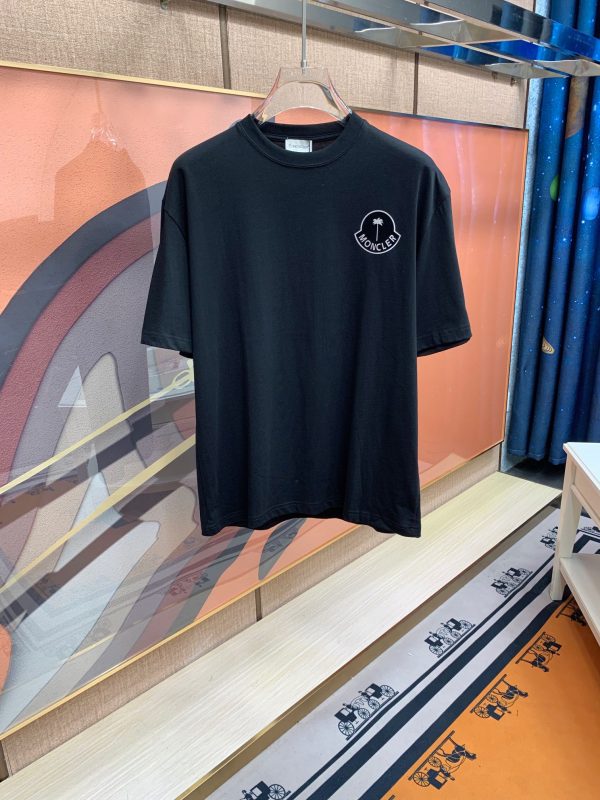 MONCLER 2023 spring and summer new logo design couple short-sleeved T-shirts! Counter synchronization - Image 3