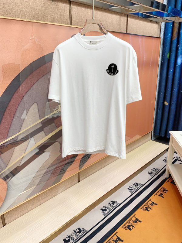 MONCLER 2023 spring and summer new logo design couple short-sleeved T-shirts! Counter synchronization - Image 4