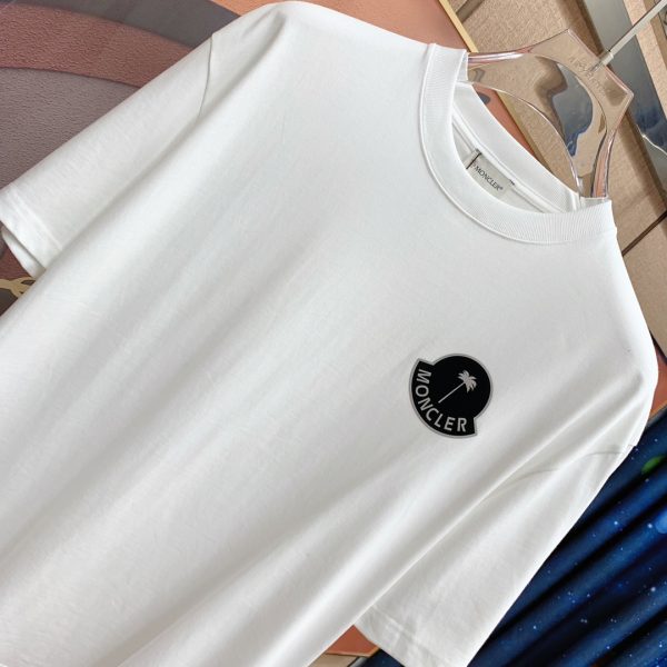 MONCLER 2023 spring and summer new logo design couple short-sleeved T-shirts! Counter synchronization - Image 5