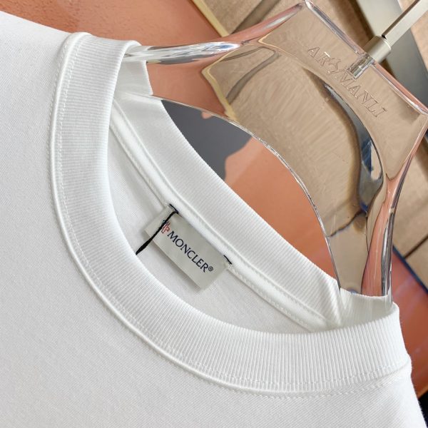 MONCLER 2023 spring and summer new logo design couple short-sleeved T-shirts! Counter synchronization - Image 6
