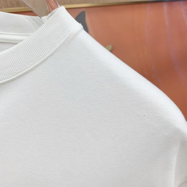 MONCLER 2023 spring and summer new logo design couple short-sleeved T-shirts! Counter synchronization - Image 8
