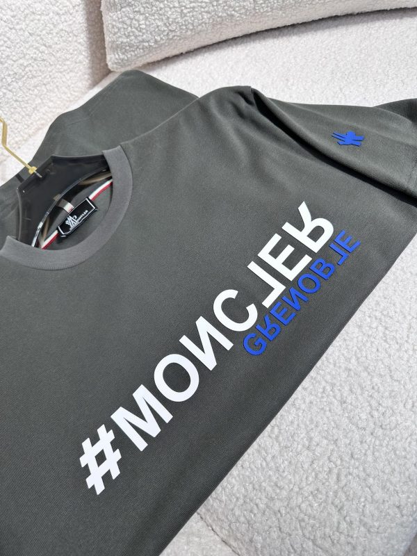 Moncler Mengkou Men and women with the same style couples spring and summer latest counters with the same style, trendy brand logo casual short-sleeved T-shirt - Image 5
