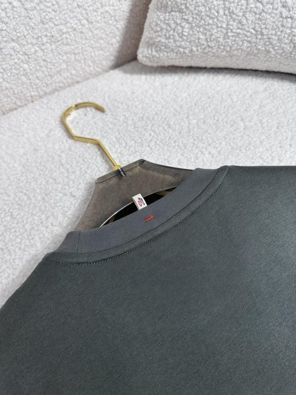 Moncler Mengkou Men and women with the same style couples spring and summer latest counters with the same style, trendy brand logo casual short-sleeved T-shirt - Image 9