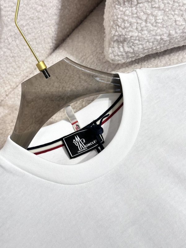 Moncler Mengkou Men and women with the same style couples spring and summer latest counters with the same style, trendy brand logo casual short-sleeved T-shirt - Image 4
