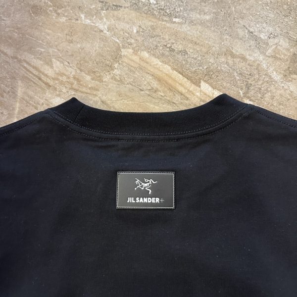 Arcteryx (Arc'teryx) has joined hands with Jil*s2⃣️ major sports and leisure brands to cooperate, and the 2023 spring and summer counters will have the same round neck T-shirt - Image 10