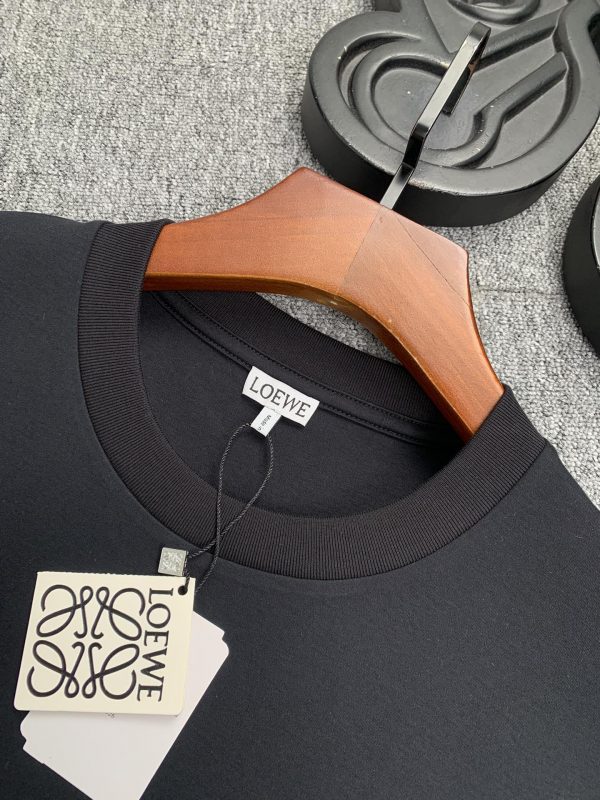 LOEWE's latest short-sleeved T-shirts for 2023ss spring and summer are on sale! ! 2023 New T-shirts - Image 6