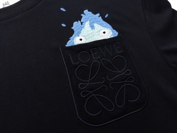 LOEWE 2023 spring and summer new short-sleeved, LOEWE classic leather T-shirt. Customized 32-count double-yarn tight cotton 240g fabric, fried chicken is versatile, and the favorite of all hipsters - Image 10