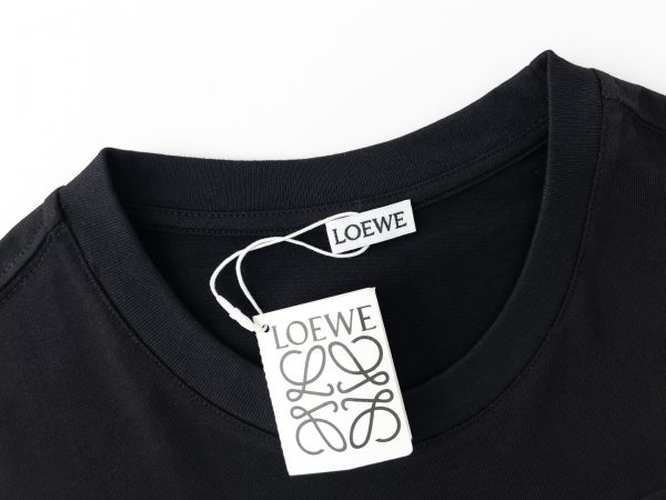 LOEWE / neon embroidery fluorescent powder short-sleeved T-shirt The effect of spraying monkeys on the chest is very recognizable   Each needle and thread is fine. Japanese Tajima embroidery machine hollow embroidery. This embroidery has a super three-dimensional effect and a density of more than 40,000 needles. - Image 5