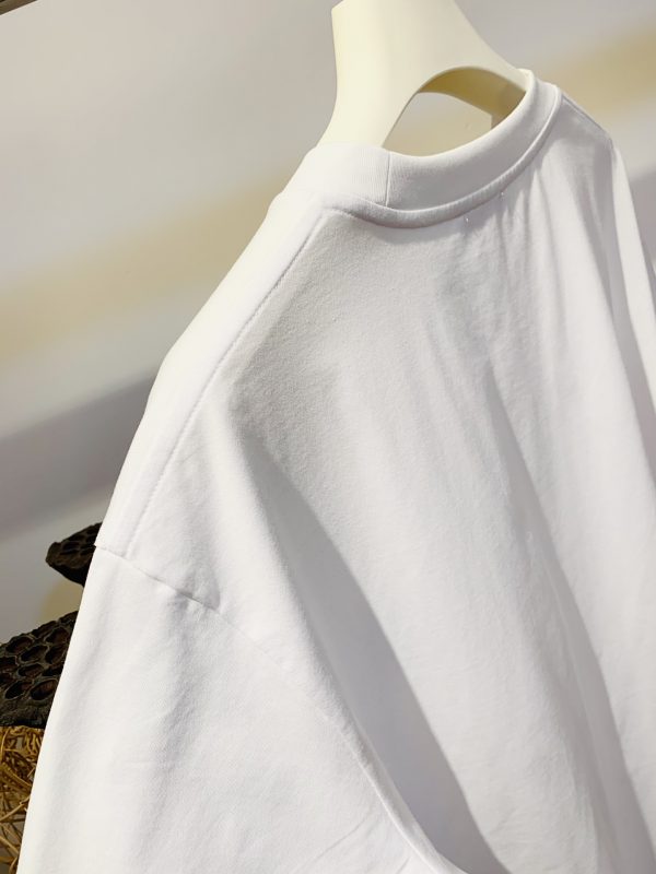 LOEWE 2022FW spring and summer classic basic embroidery half-sleeved T-shirt Upgraded version of selected 220g 50-woven double-yarn long-staple cotton Imported Shimada three-dimensional embroidery Super versatile must-have item for male gods - Image 4