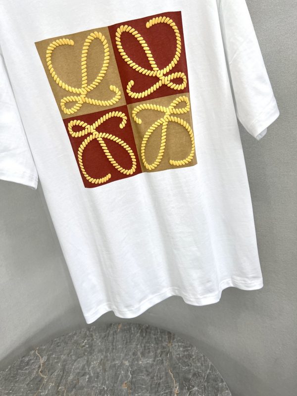 Loewe-2023 color four-grid letter print logo short-sleeved T-shirt, based on a loose and comfortable casual version - Image 5