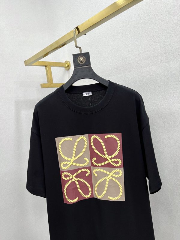 Loewe-2023 color four-grid letter print logo short-sleeved T-shirt, based on a loose and comfortable casual version - Image 13