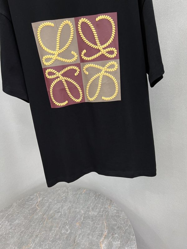 Loewe-2023 color four-grid letter print logo short-sleeved T-shirt, based on a loose and comfortable casual version - Image 14