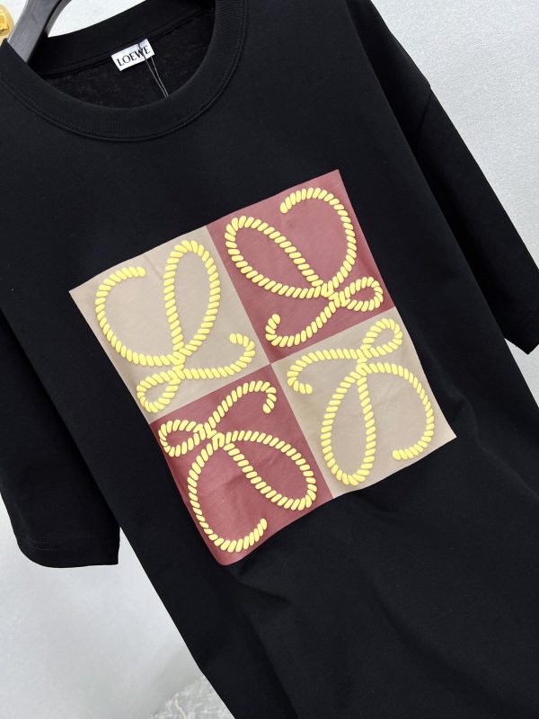 Loewe-2023 color four-grid letter print logo short-sleeved T-shirt, based on a loose and comfortable casual version - Image 15