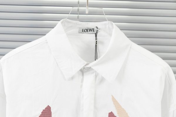 LOEWE 's new best-selling Spirited Away embroidery faceless men's long-sleeved shirt men's and women's tops are made of 100% cotton fabrics to support a good version - Image 9