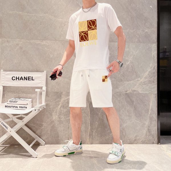 LOEWE ] 2023 new men's short-sleeved shorts suit! Simultaneous sales on the official website! High-end version on the market! Delicate and soft to the touch! Let you wear more comfortable - Image 4