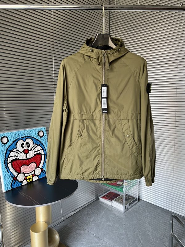 STONE ISLAND Stone Island official website of the same paragraph, a light jacket, the inner fabric has been specially treated, the upper body effect is excellent