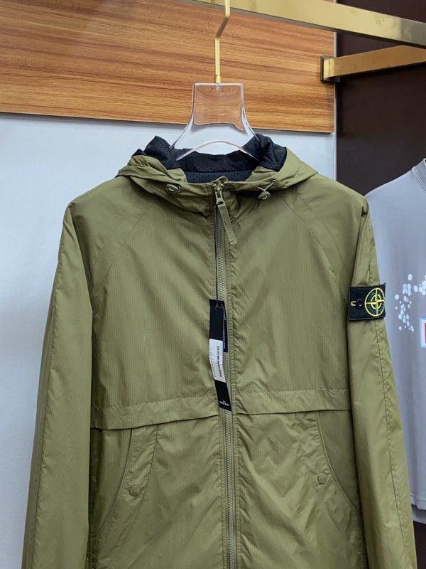 STONE ISLAND Stone Island official website of the same paragraph, a light jacket, the inner fabric has been specially treated, the upper body effect is excellent - Image 3
