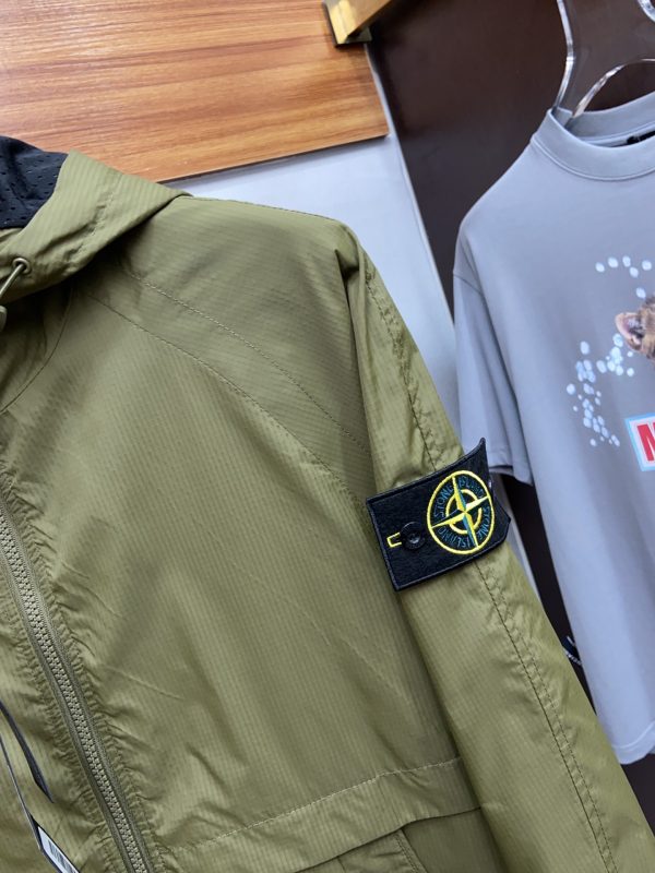 STONE ISLAND Stone Island official website of the same paragraph, a light jacket, the inner fabric has been specially treated, the upper body effect is excellent - Image 4
