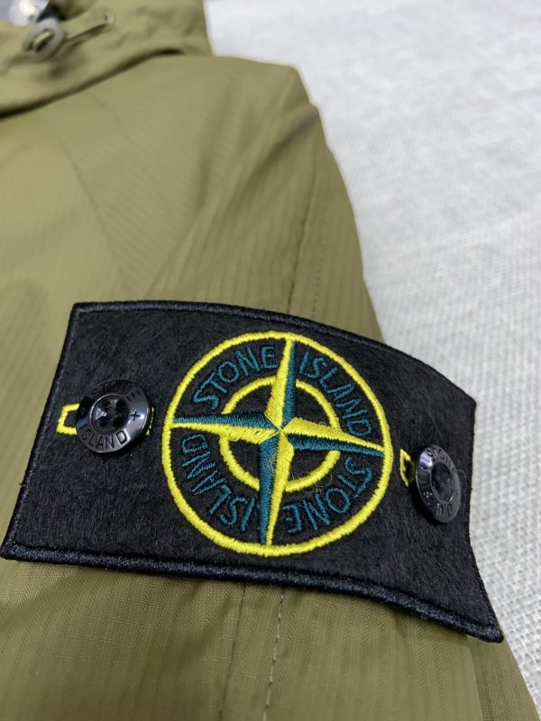 STONE ISLAND Stone Island official website of the same paragraph, a light jacket, the inner fabric has been specially treated, the upper body effect is excellent - Image 6