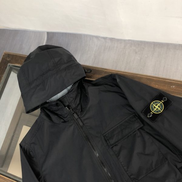 STONE ISLAND Stone Island official website of the same paragraph, a light jacket, the inner fabric has been specially treated, the upper body effect is excellent - Image 3