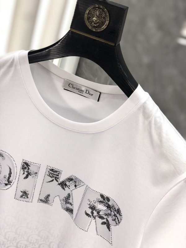 Dior. 2023 spring and summer, the latest fashion round neck TB counter on the official website is synchronized, and imported high-density fine cotton fabrics are customized! Comfortable next to the skin, sweat-absorbent and breathable. Good looking and easy to wear - Image 4