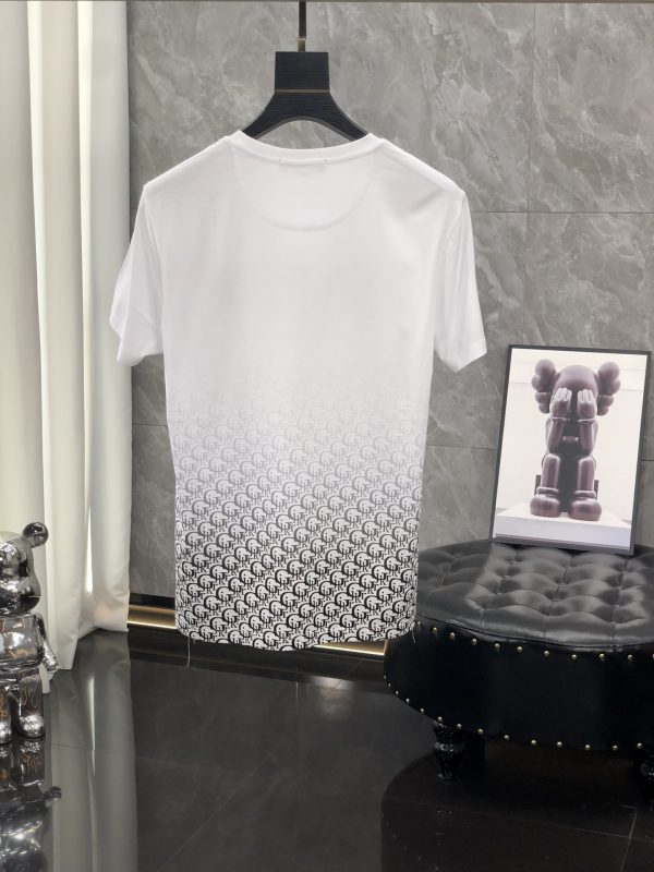 Dior. 2023 spring and summer, the latest fashion round neck TB counter on the official website is synchronized, and imported high-density fine cotton fabrics are customized! Comfortable next to the skin, sweat-absorbent and breathable. Good looking and easy to wear - Image 9