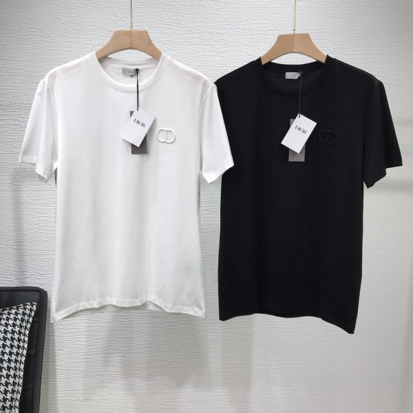 Dior 2023 spring and summer new classic remodeling CD ICON logo short-sleeved T-shirt; this white T-shirt combines elegant temperament and casual style