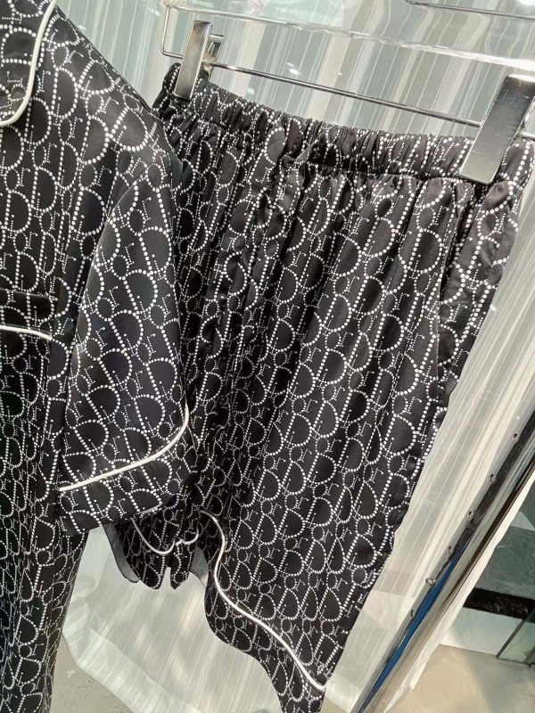 Explosive style, actual shooting, Dior high-end loungewear suit, the same style for men and women, made of high-definition Korean silk fabric, the upper body is comfortable, size M-3XL - Image 3