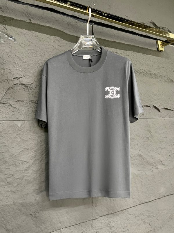 Celine2023ss new color-changing short-sleeved Arc de Triomphe really enters with eyes closed! Casual, fashionable and versatile, the Arc de Triomphe logo on the front of the clothes is treated with a special temperature-changing process