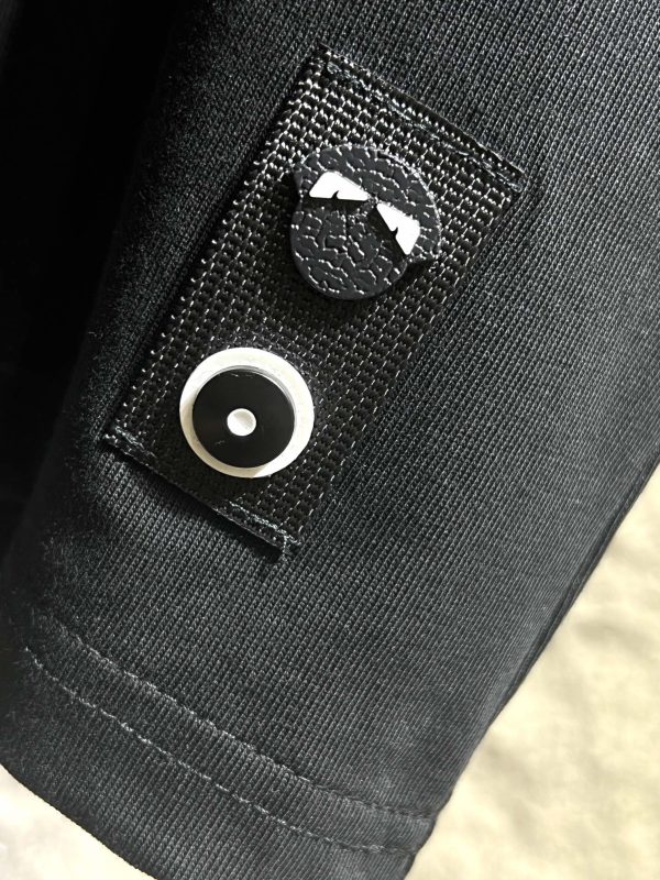 FENDI23's latest printed T-shirt is super recognizable! Creativity ✓The relentless pursuit of rejuvenating the design connotation of shoe design The hem comes with a small monster to identify ?logo small buckle Three standard complete, versatile single product - Image 15