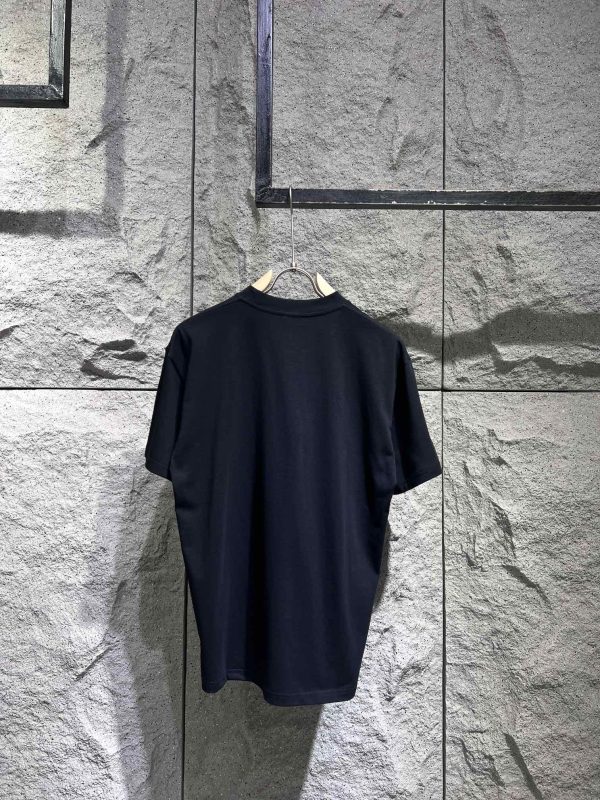 FENDI23's latest printed T-shirt is super recognizable! Creativity ✓The relentless pursuit of rejuvenating the design connotation of shoe design The hem comes with a small monster to identify ?logo small buckle Three standard complete, versatile single product - Image 11