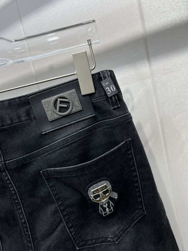 FENDI2023 spring and summer men's jeans. High-end ready-to-wear series, a single product with a strong sense of design, high-end specific denim fabrics - Image 4