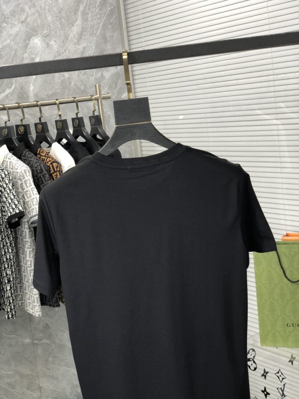 FENDI 2023AW summer new top quality counter synchronization casual short-sleeved mercerized cotton T-shirt, upper body comfortable and breathable - Image 18