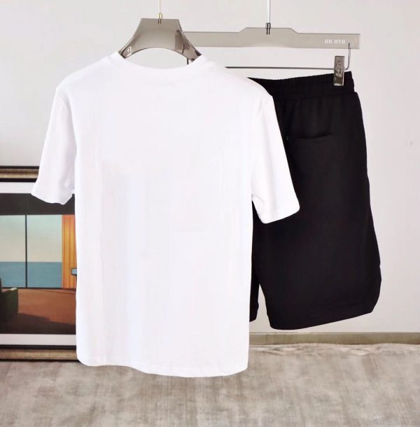 Brand [FENDI] 2023 new men's short-sleeved shorts suit! Synchronous sales on the official website! High-end version on the market - Image 3