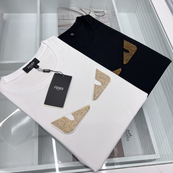 FENDI ?Top round neck fashion casual short sleeves ? Haute-couture and versatile style, anyone can easily control it. Fully custom-made fabrics. Luxury classic brand on the chest