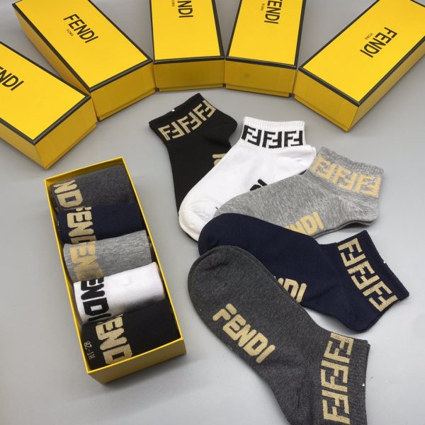 The new version of FENDI (Fendi) socks is launched. The summer new product is launched simultaneously on the official website.