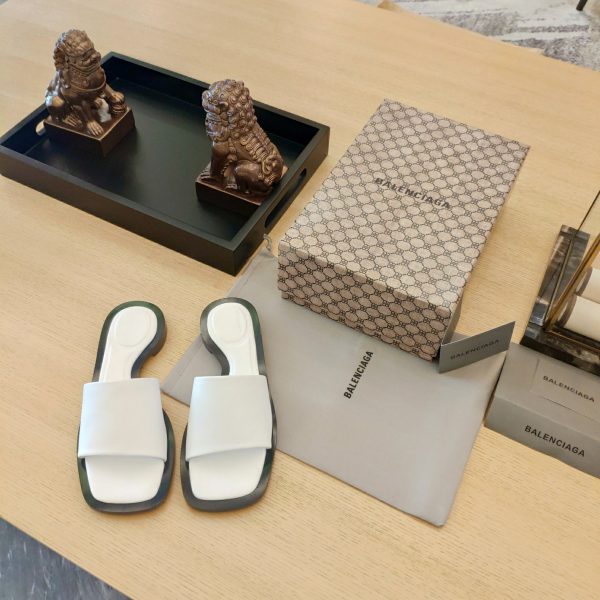 Balenciaga2023 (2023 official latest printed B-pattern magnet folding box packaging) Multi-color spring and summer beauty ? (Top version, exclusive release.) Balenciaga? brand "moon-shaped hollow inside", net red big head drag. ?The much-anticipated casual model?