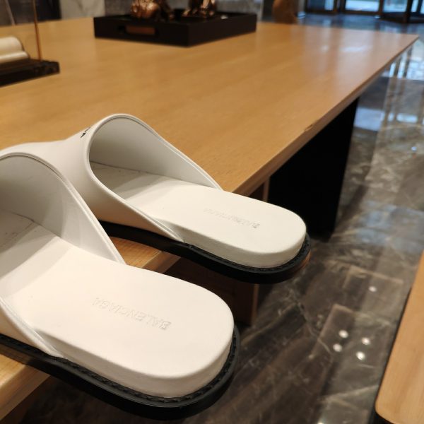 ? ? Balenciaga 2023 Spring/Summer 2023 Spring/Summer Internet celebrity first choice beautiful products full of printed Logo soles, letter logo casual lazy slippers - Image 3