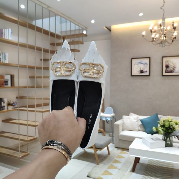 BALENCIAGA's 2023 winter and spring bursting new models are launched nationwide ??. Fangwei/B's girlfriends version New-shaped double B buckle flower head tassel series. (5.5cm small heel with tassel version Muller slippers, 5.5cm stiletto heel - Image 4