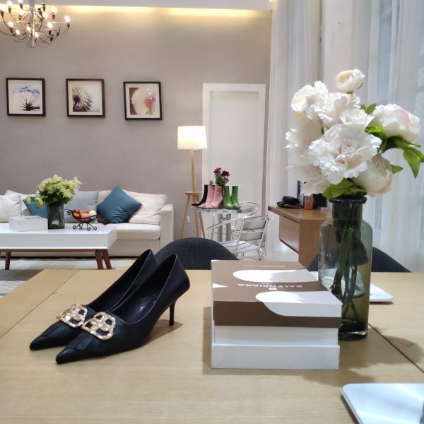 BALENCIAGA's 2023 winter and spring bursting new models are launched nationwide ??. Fangwei/B's girlfriends version New-shaped double B buckle flower head tassel series. (5.5cm small heel with tassel version Muller slippers, 5.5cm stiletto heel - Image 9
